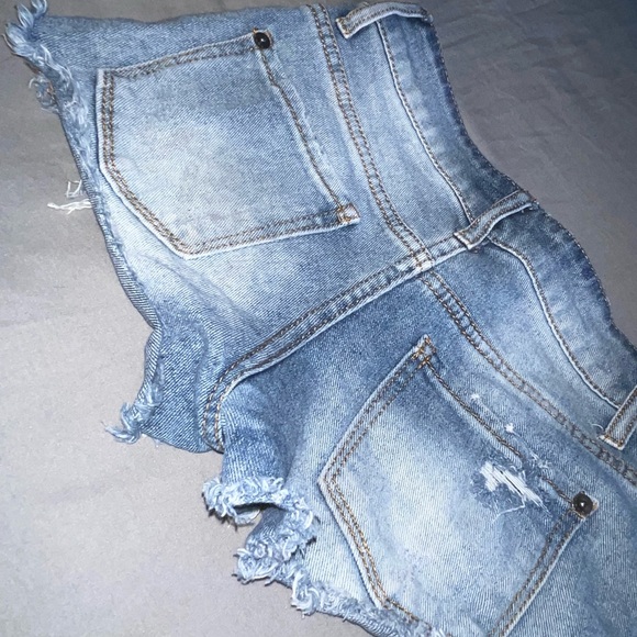 Super Cute Short Shorts Distressed on front and back - Picture 7 of 9
